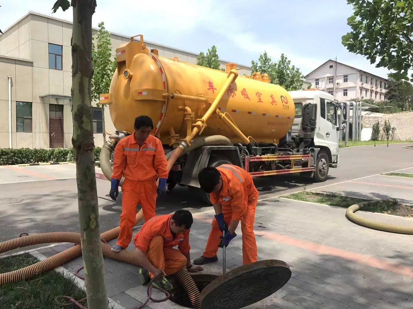 衡水化粪池清理与5-8吨吸粪车施工效率分析